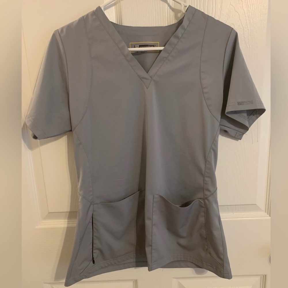 Grey wonderwink scrub top